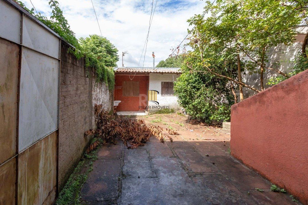 Casa para Venda - 220m², 3 dormitórios, sendo 2 suites, 2 vagas - Coronel Aparício Borges