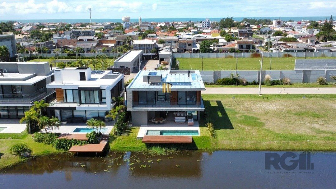 Casa de Condomínio 5 dormitórios no bairro Atlântida Sul