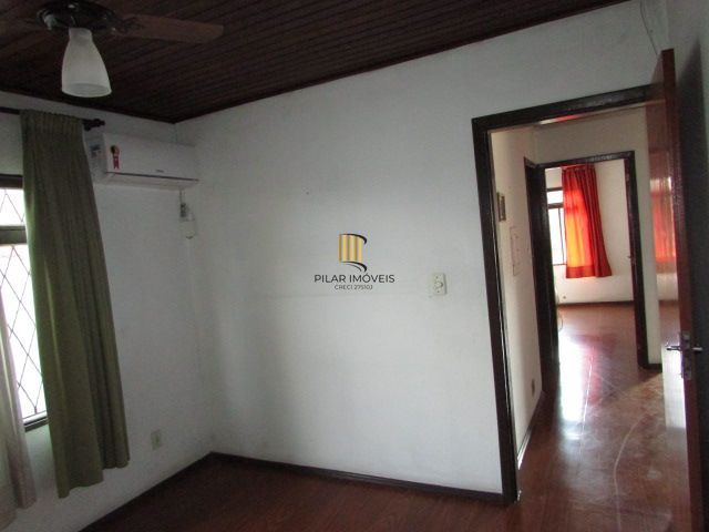 Casa térrea, com 3 dormitórios, 1 suíte, no bairro Nonoai.