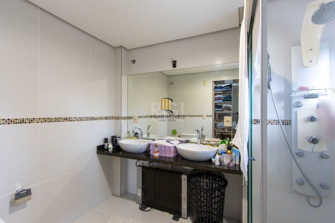 Casa 4 dormitórios no bairro Hípica