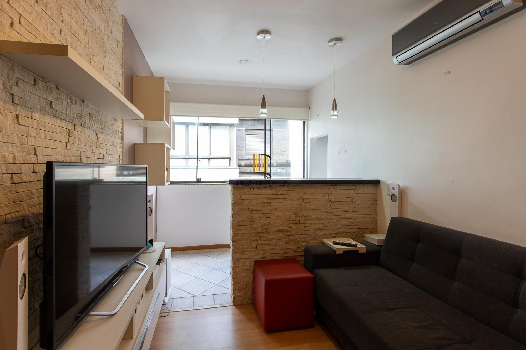 Apartamento com 2 dormitórios (reversível para 3) e 1 vaga escriturada  à venda no coração de Ipanema