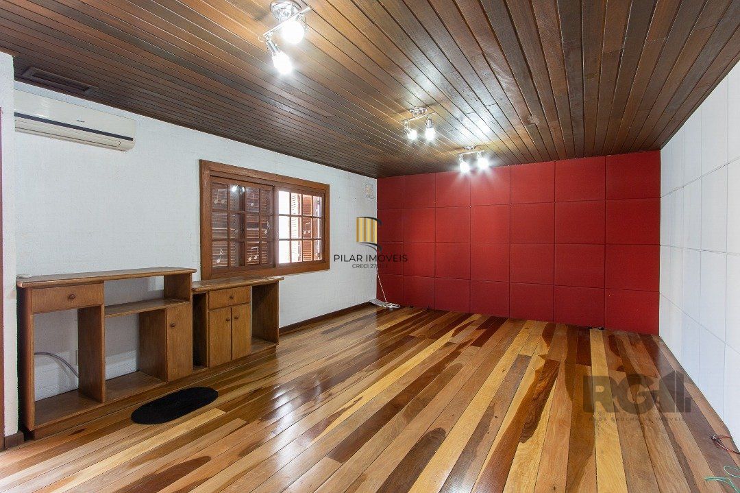 Casa 4 dormitórios no bairro Azenha