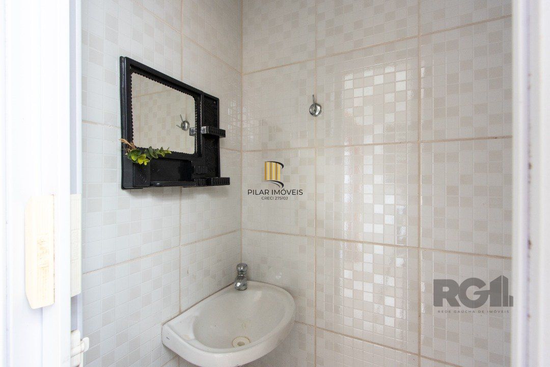 Apartamento térreo, com pátio, 2 quartos - Bairro Menino Deus