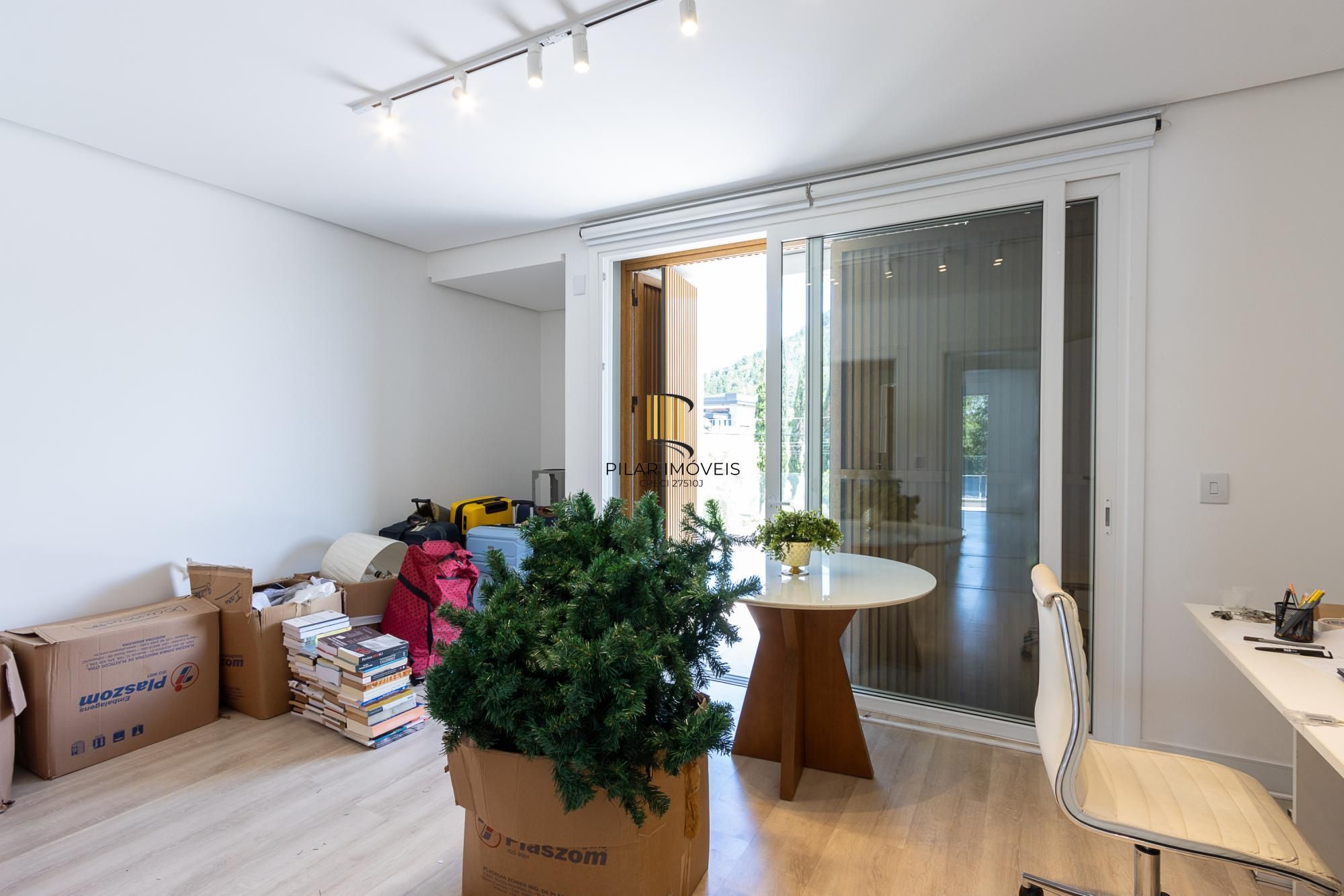 Casa de Condomínio 4 dormitórios no bairro Vila Nova