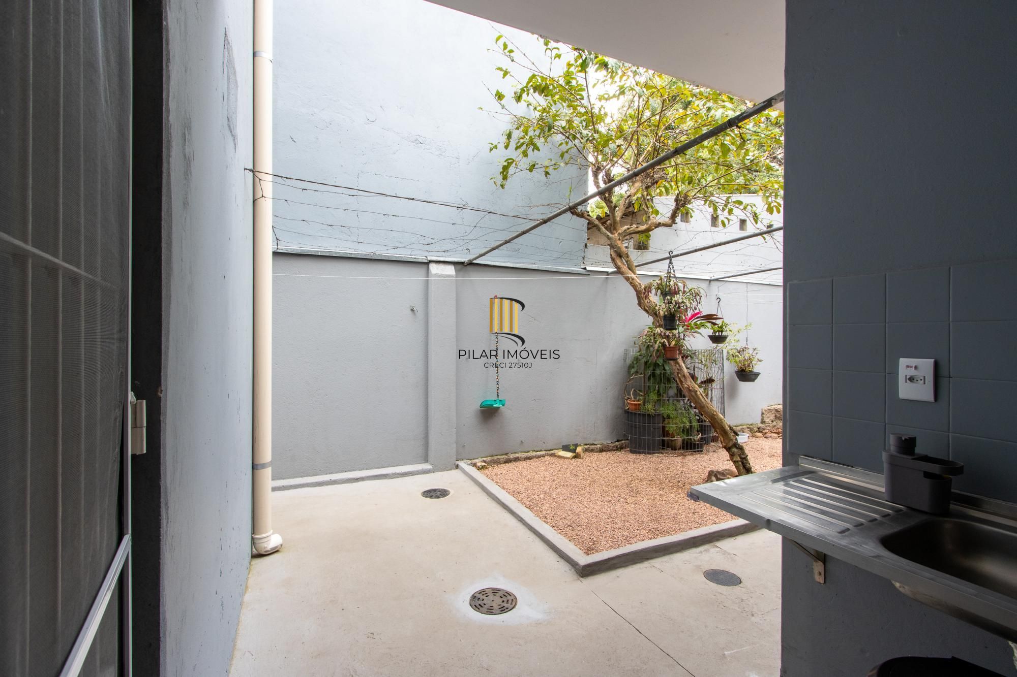 Casa TODA Reformada à Venda  – Mobiliada