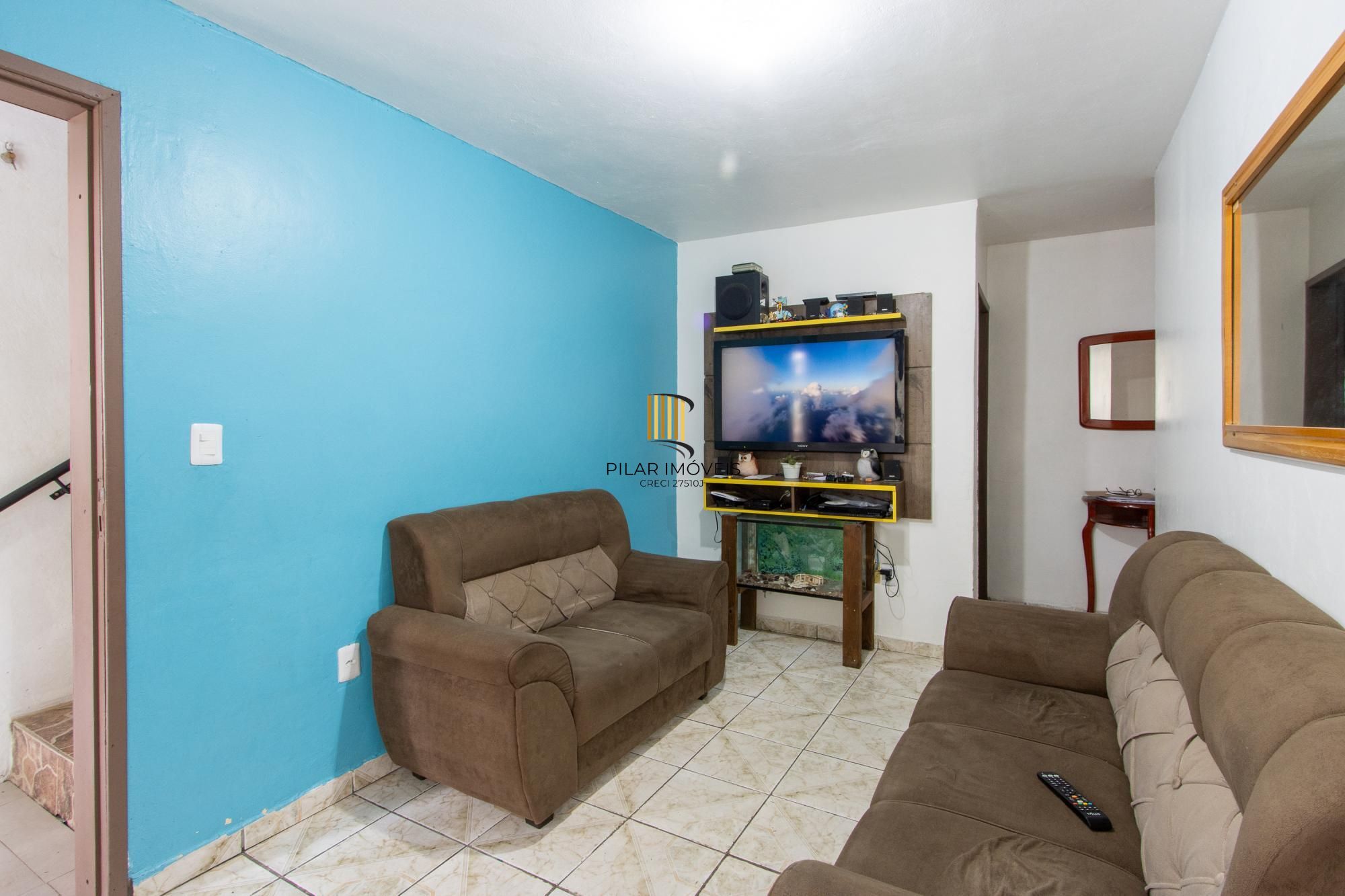 Casa ampla de 2 pavimentos com 4 dormitórios, 1 suite e 4 vagas no bairro Santa Tereza!