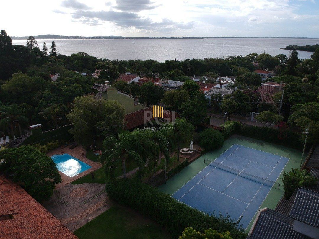 Casa para Venda - 418m², 5 dormitórios, sendo 1 suites, 6 vagas - Tristeza