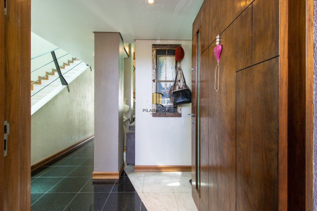 Casa 4 dormitórios no bairro Teresópolis