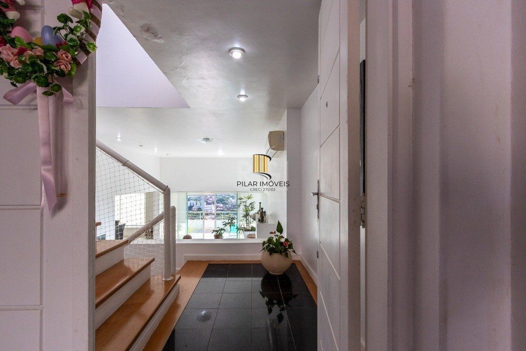Casa para Venda - 470m², 3 dormitórios, sendo 1 suites, 6 vagas - Nonoai