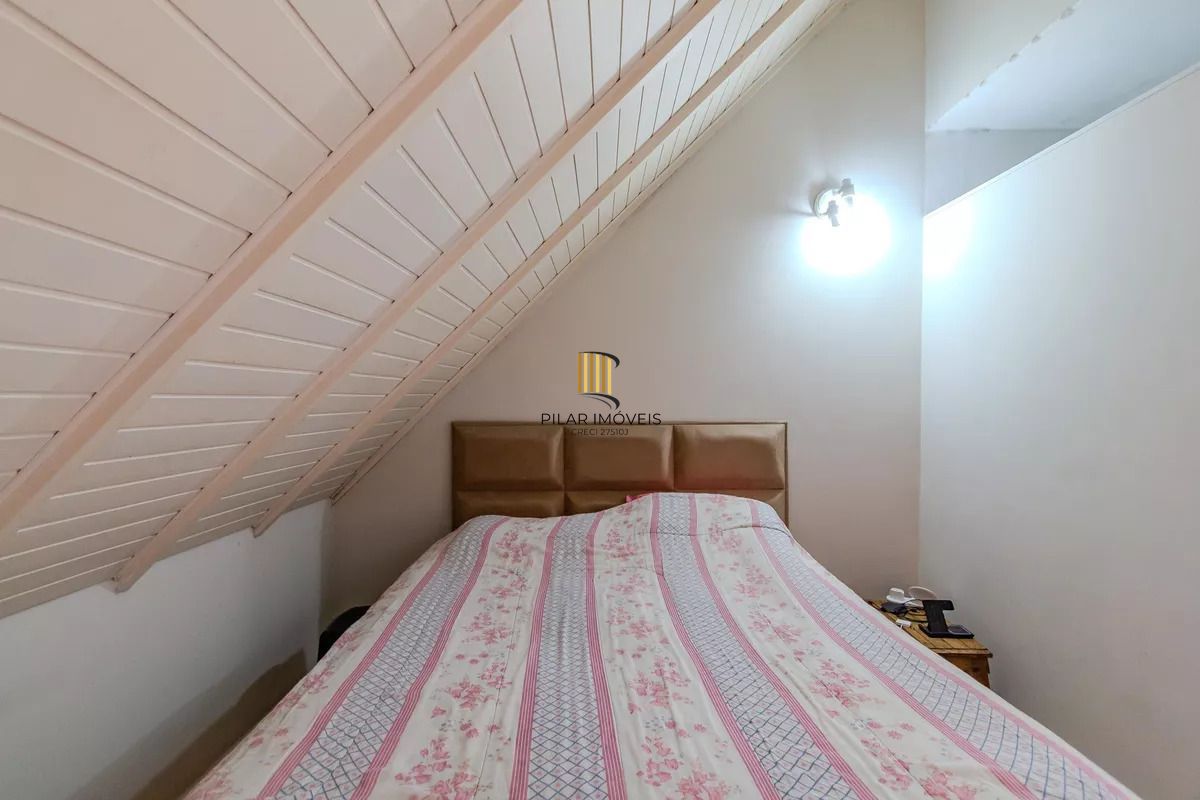 Casa de condomínio, 3 dormitórios, 1 suíte e 2 vagas cobertas no bairro Teresópolis.