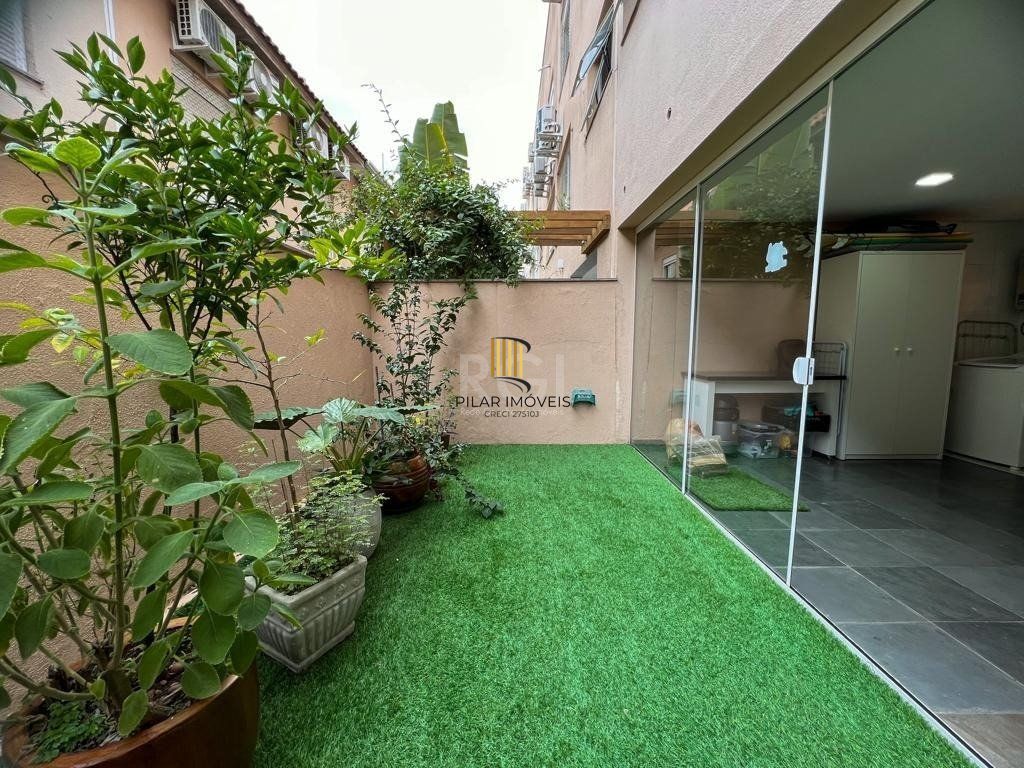 Casa de Condomínio 3 dormitórios no bairro Pedra Redonda