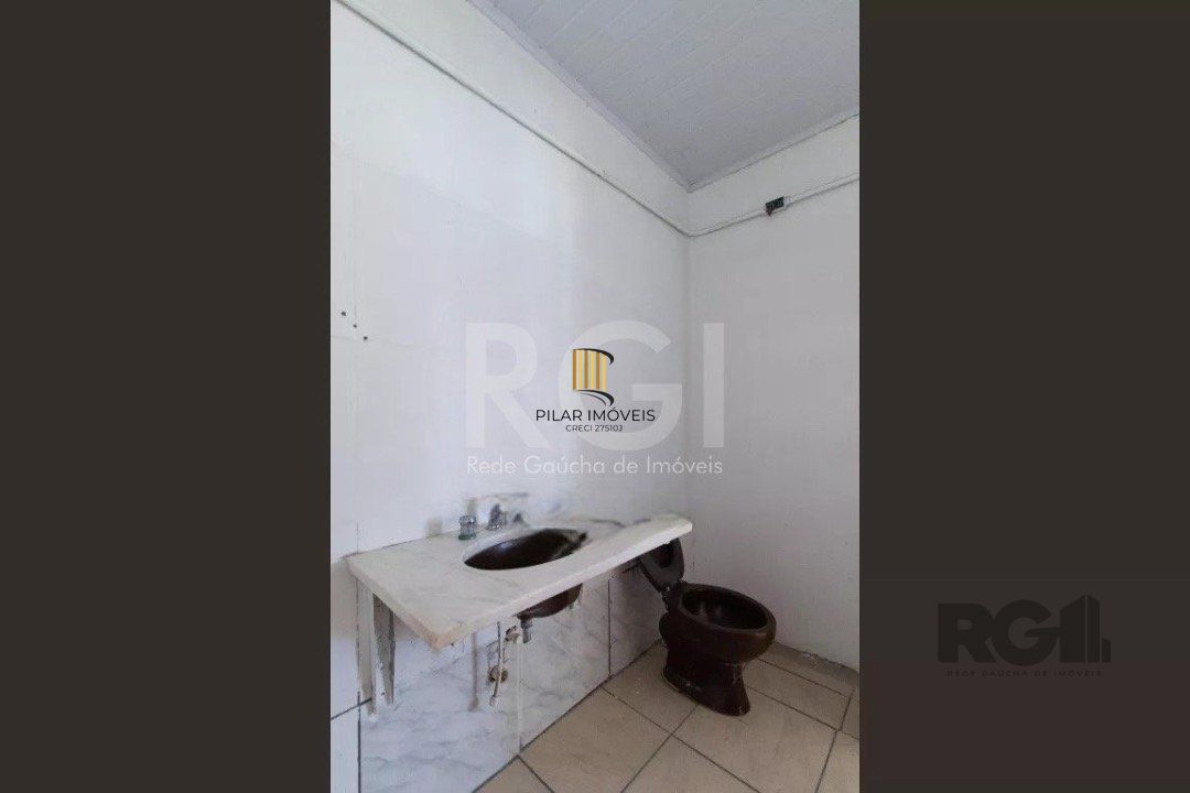 Casa para Venda - 200m², 5 dormitórios, 2 vagas - Azenha
