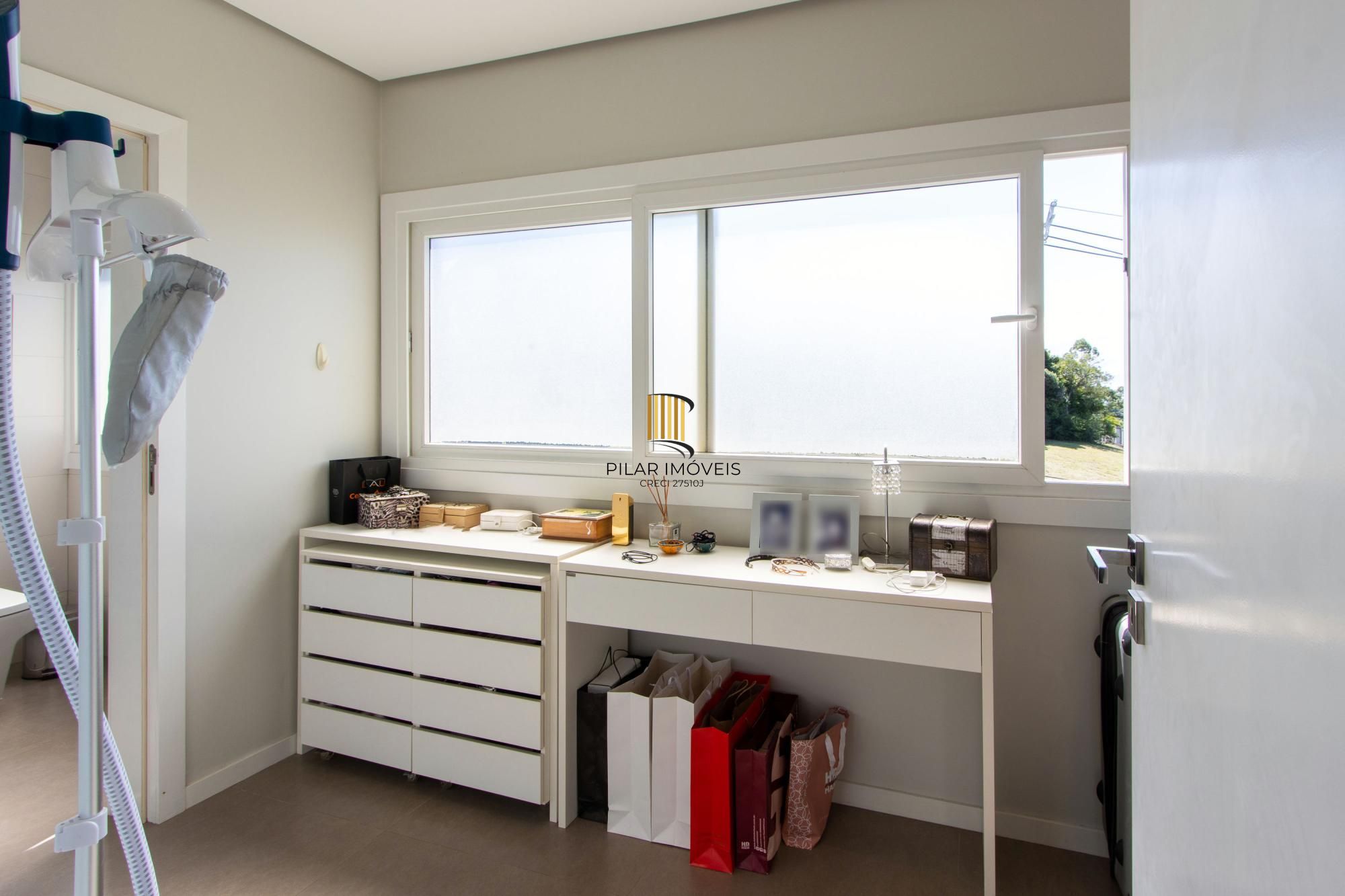 Luxuosa Casa em Condomínio de Alto Padrão com vista para Guaiba