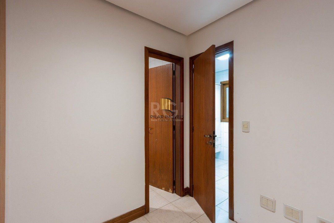 Casa em condomínio para Venda com 4 dormitórios, sendo 1 suites e 4 vagas no bairro Ipanema