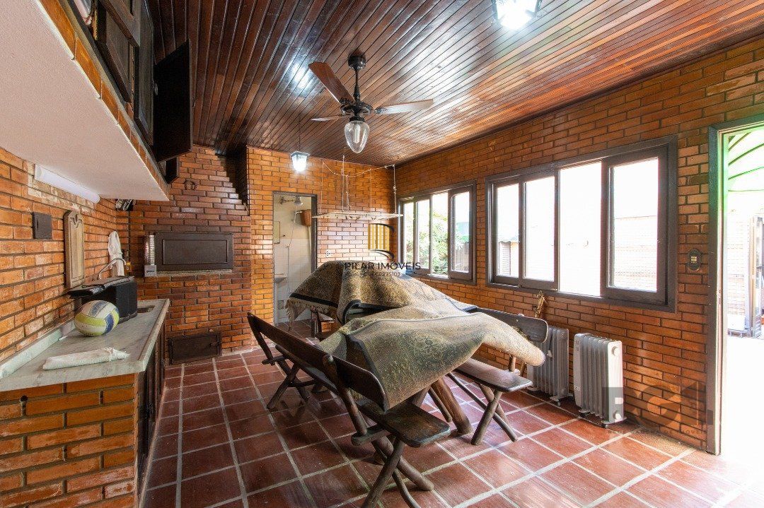 Casa para Venda - 500m², 4 dormitórios, sendo 1 suites, 4 vagas - Coronel Aparício Borges