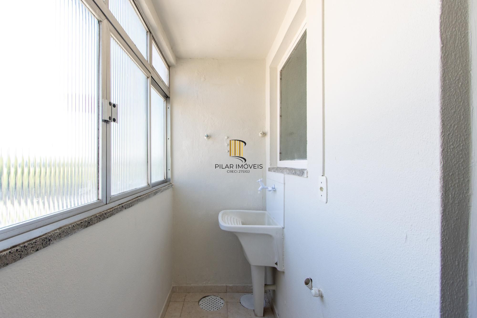 Apartamento de 02 dormitórios, banheiro social e lavabo. Vista panorâmica, cozinha ampla e área de serviço  ampla.