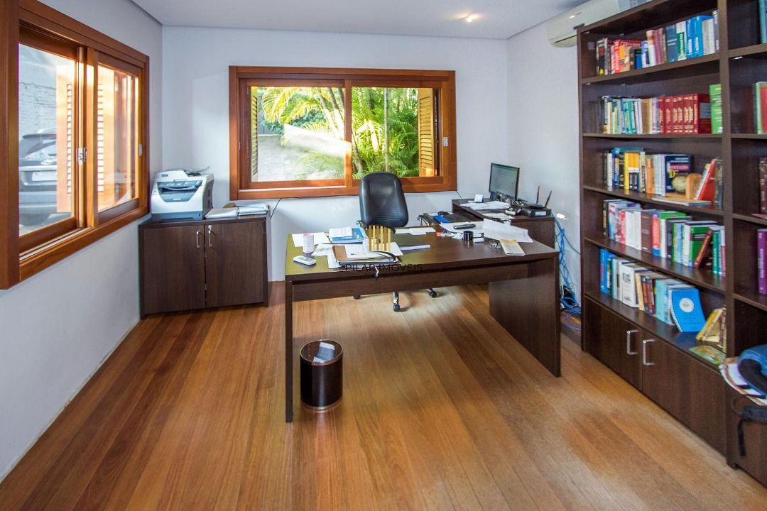 Casa para Venda - 420m², 4 dormitórios, sendo 3 suites, 5 vagas - Tristeza