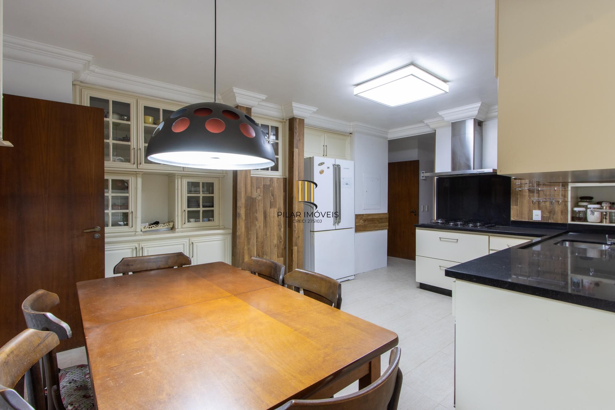 Excelente Casa em Condominio Fechado com 440,60m Dormitórios, sendo 2 Suítess