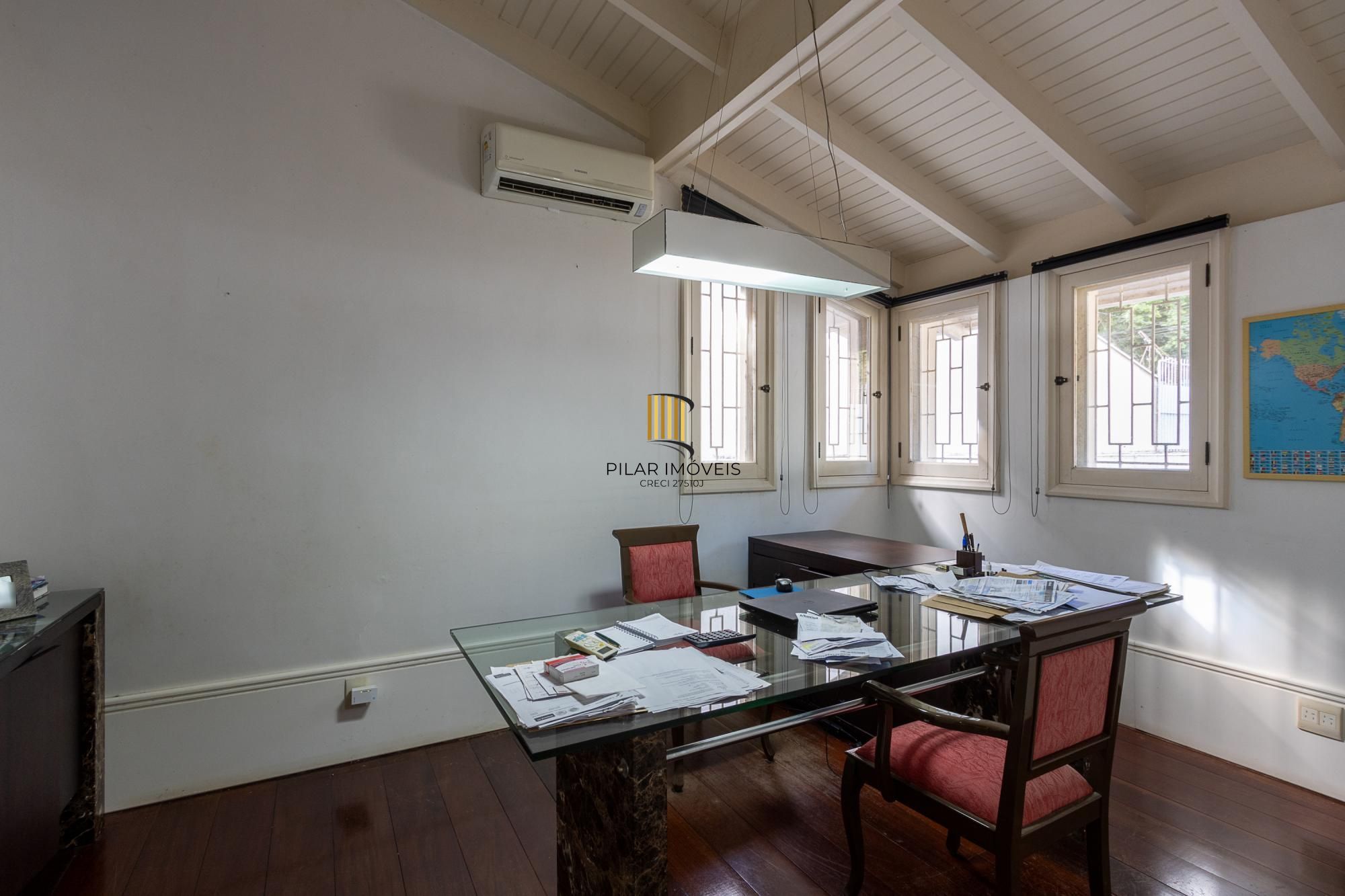 Residência em endereço nobre na Vila Assunção, com vista privilegiada para o Guaíba e clubes náuticos!