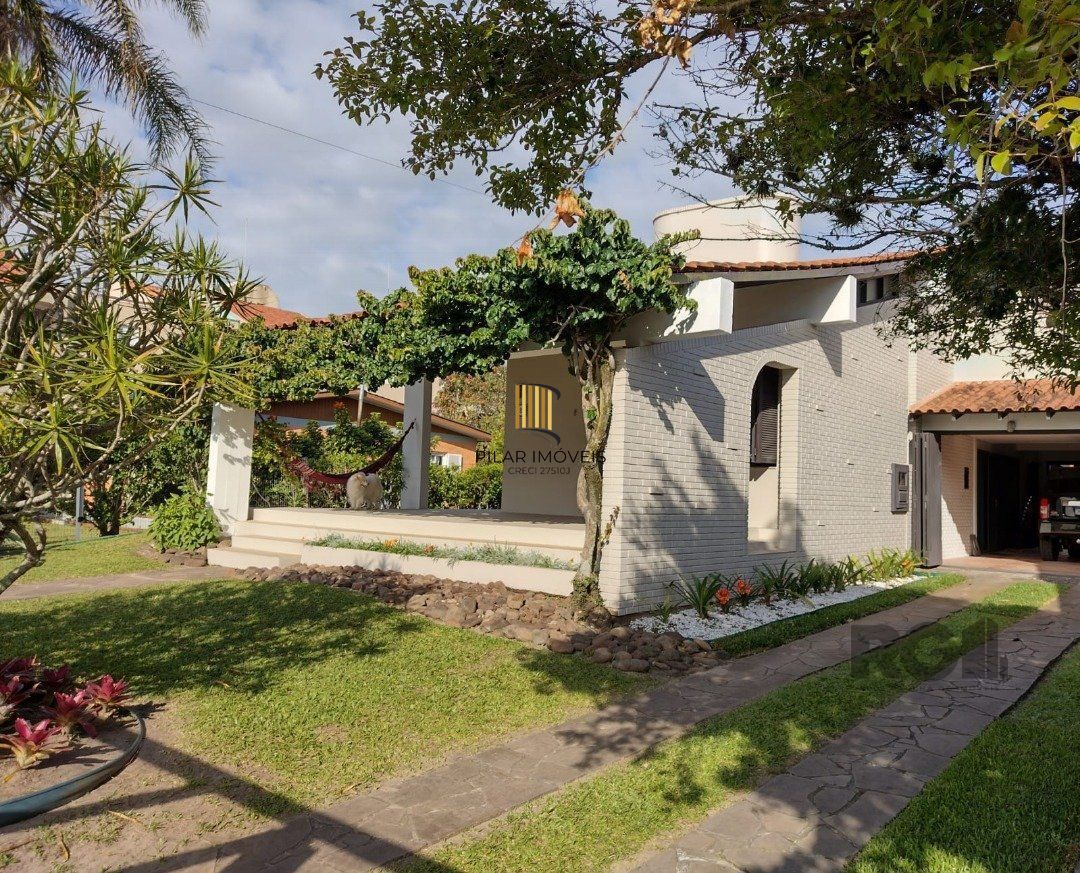 Casa 4 dormitórios no bairro Atlântida