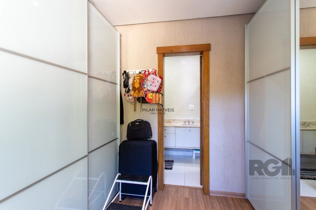 Casa de Condomínio 4 dormitórios no bairro Belém Novo
