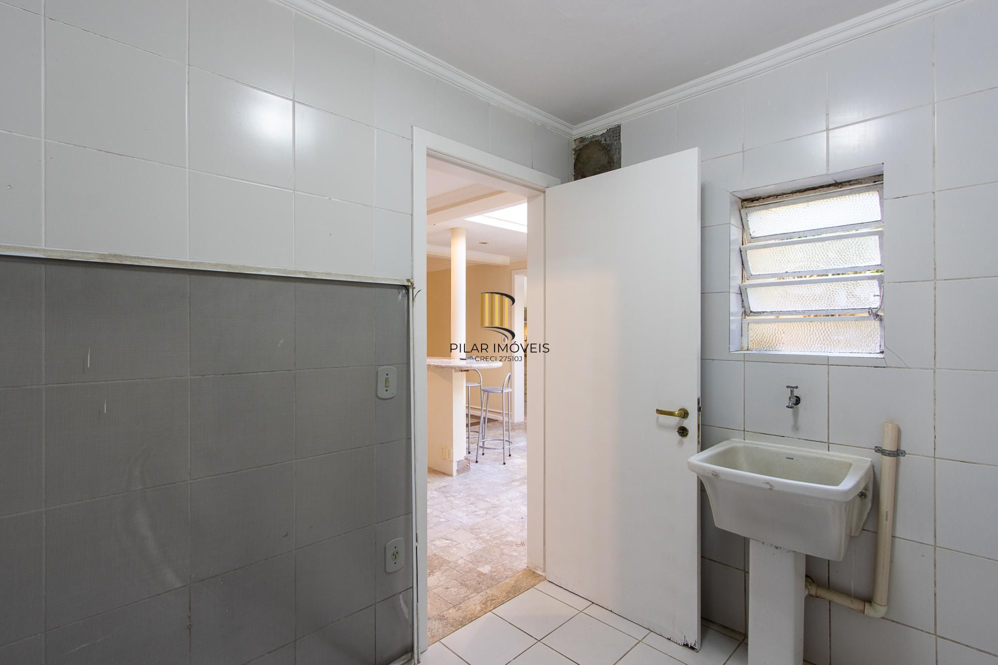 Casa condomínio, no bairro Tristeza, 175,17m² área privativa,03 dormitórios 01 suíte e 02 vagas!