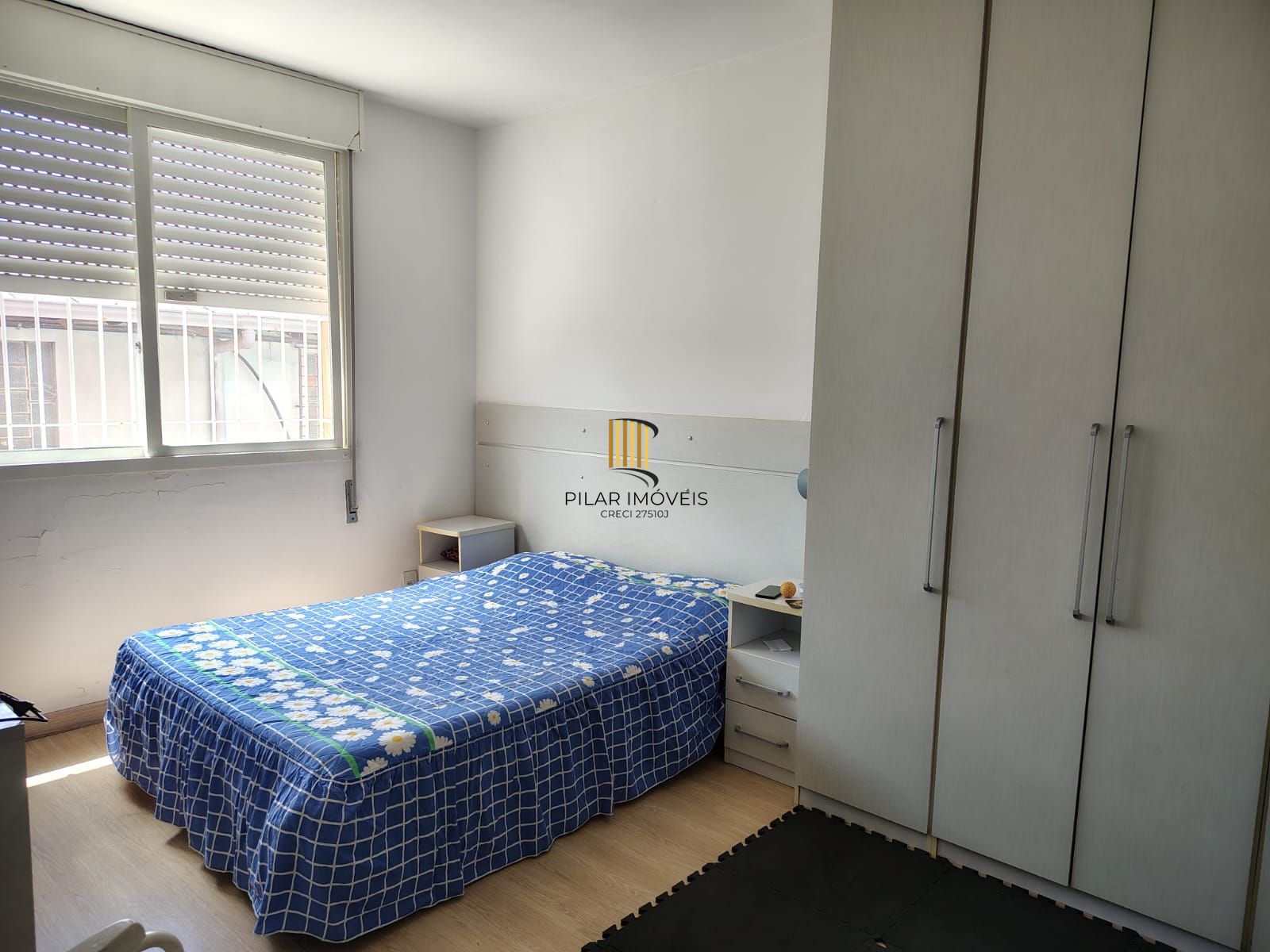 Apartamento de 2 dormitórios, 2 banheiros e 1 vaga no bairro Cristal.