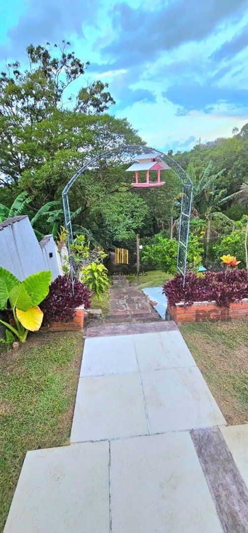 Casa para Venda - 350m², 5 dormitórios, sendo 1 suite, 6vagas - Cristal