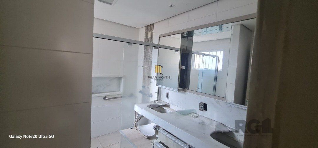 Casa com 2 dormitórios e 2 banheiros, área privativa de 100m²