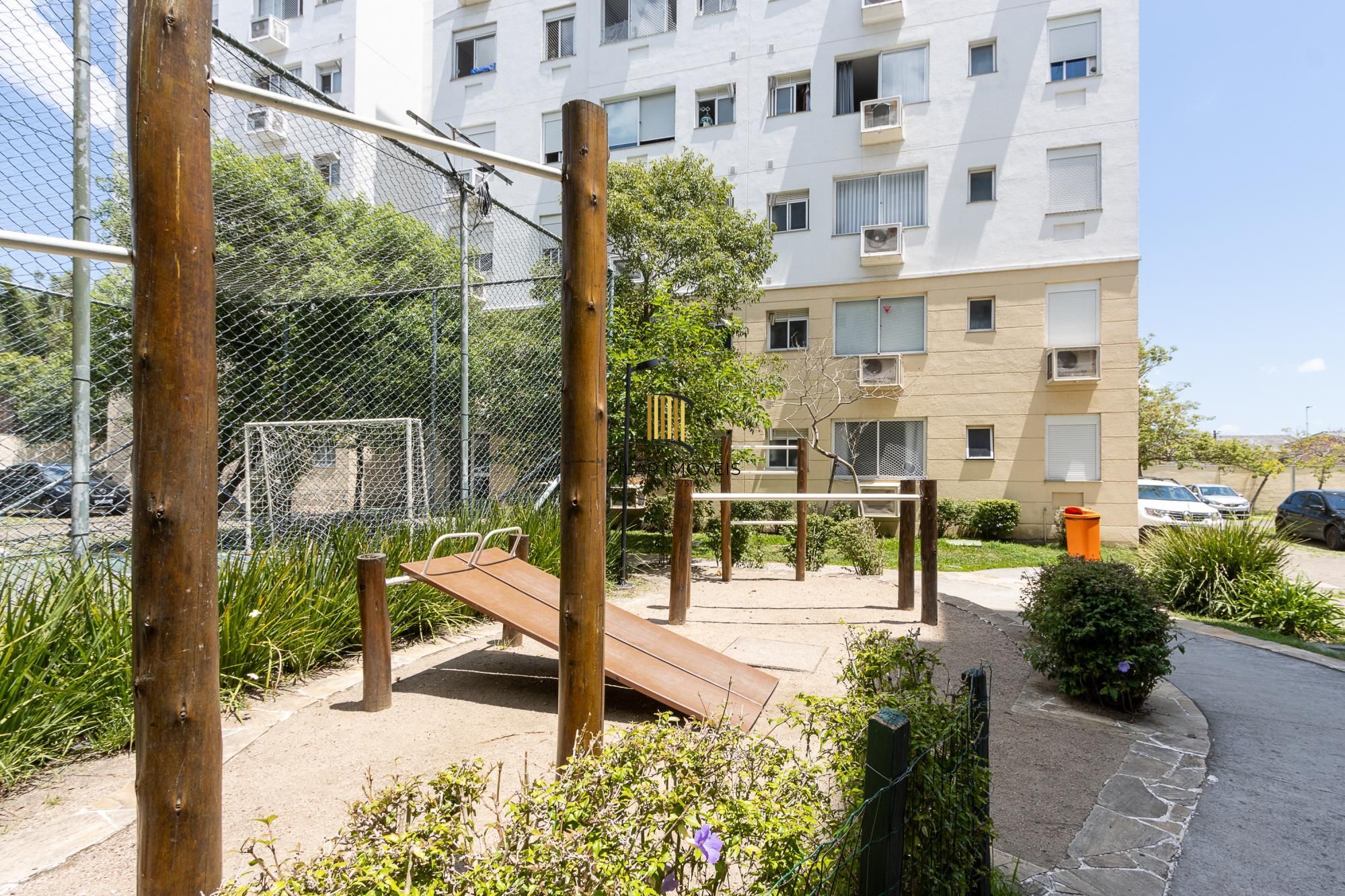 Apartamento 2 quartos, 1 vaga escritura, elevador - Bairro Cristal