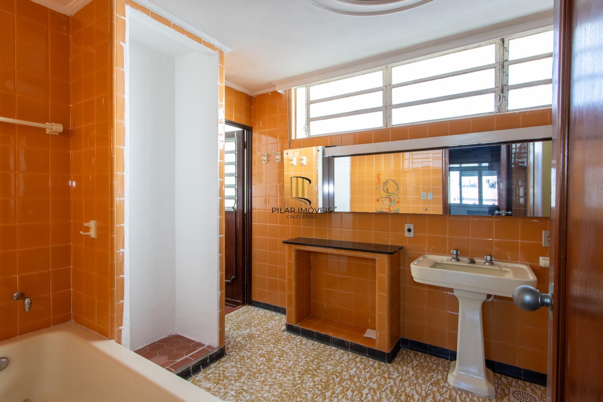 Apartamento para Venda - 238m², 3 dormitórios, sendo 1 suites, 1 vaga - Floresta