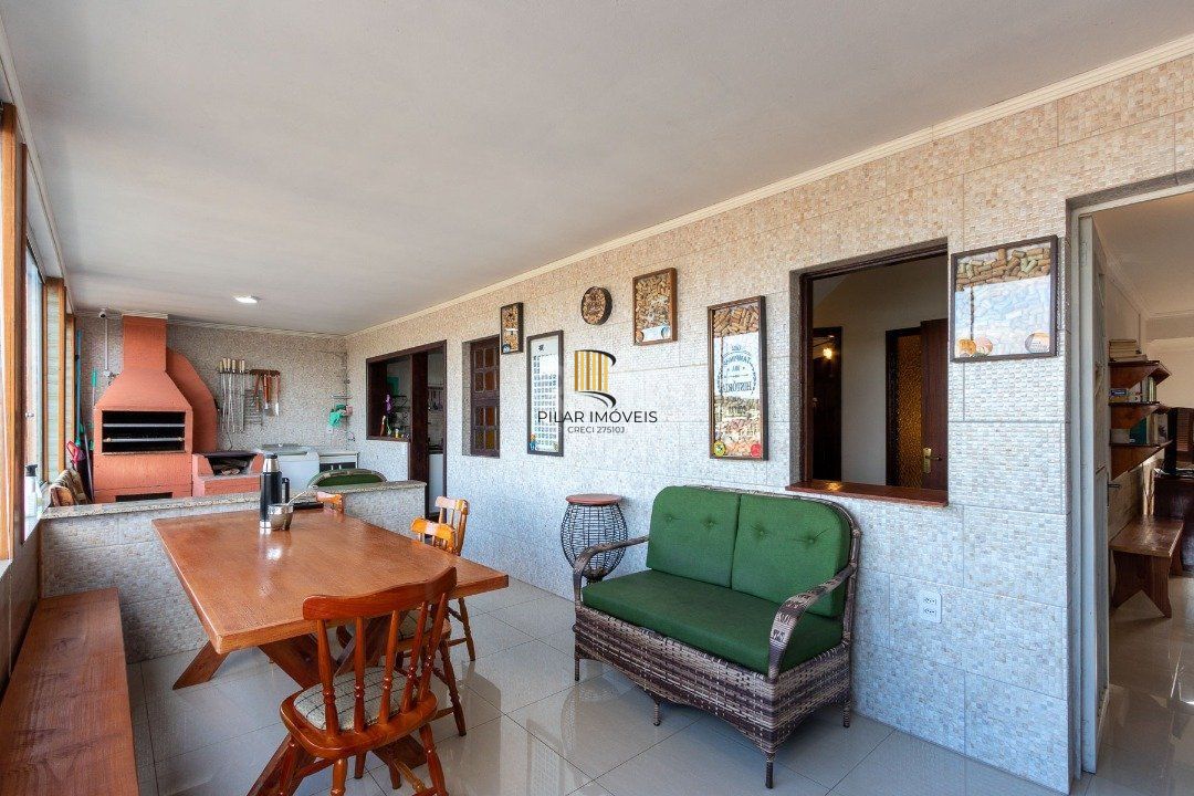 Casa para Venda - 300m², 5 dormitórios, 2 vagas - Cavalhada