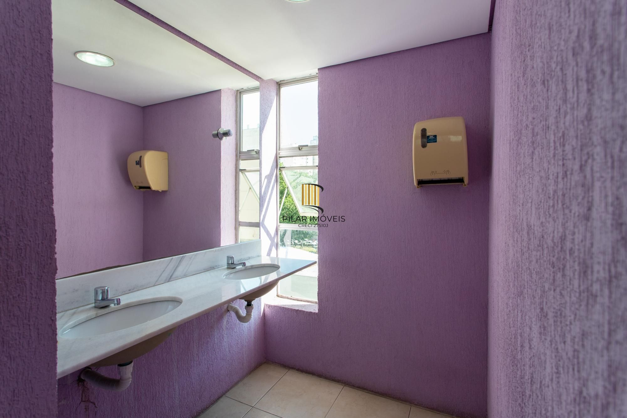 Andar inteiro mobiliado com 215 m² para até 60 pessoas
