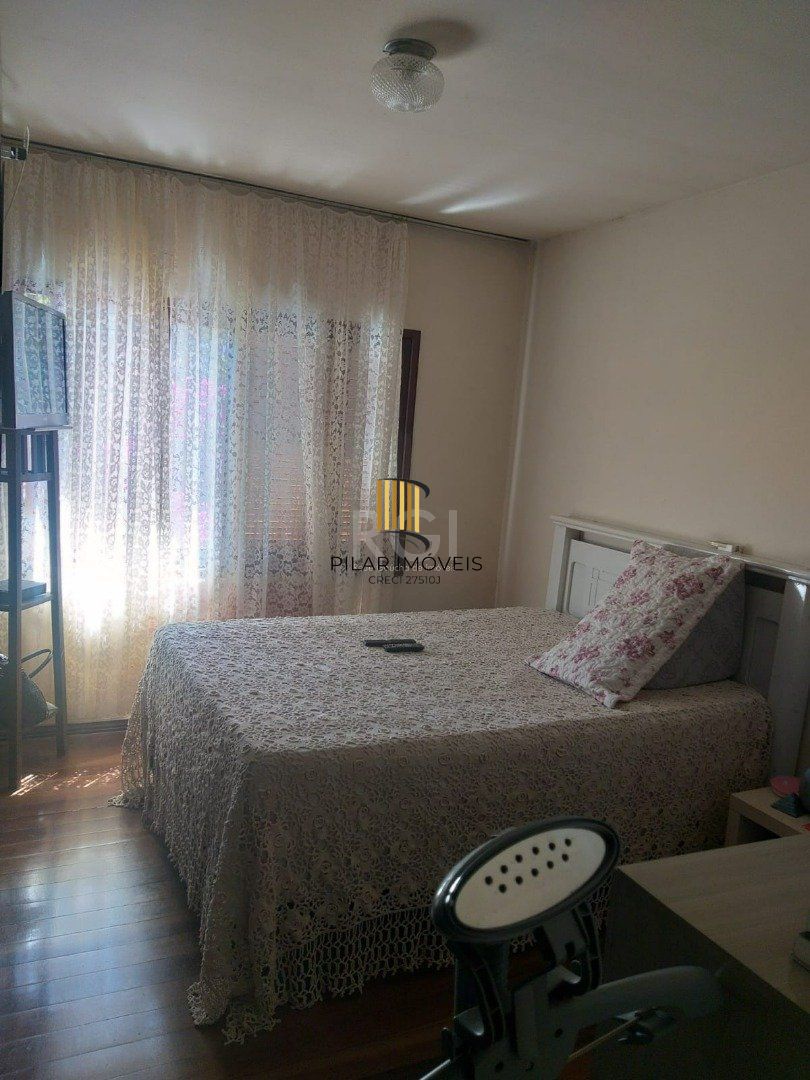 Casa para Venda - 347m², 5 dormitórios, sendo 2 suites, 2 vagas - Tristeza