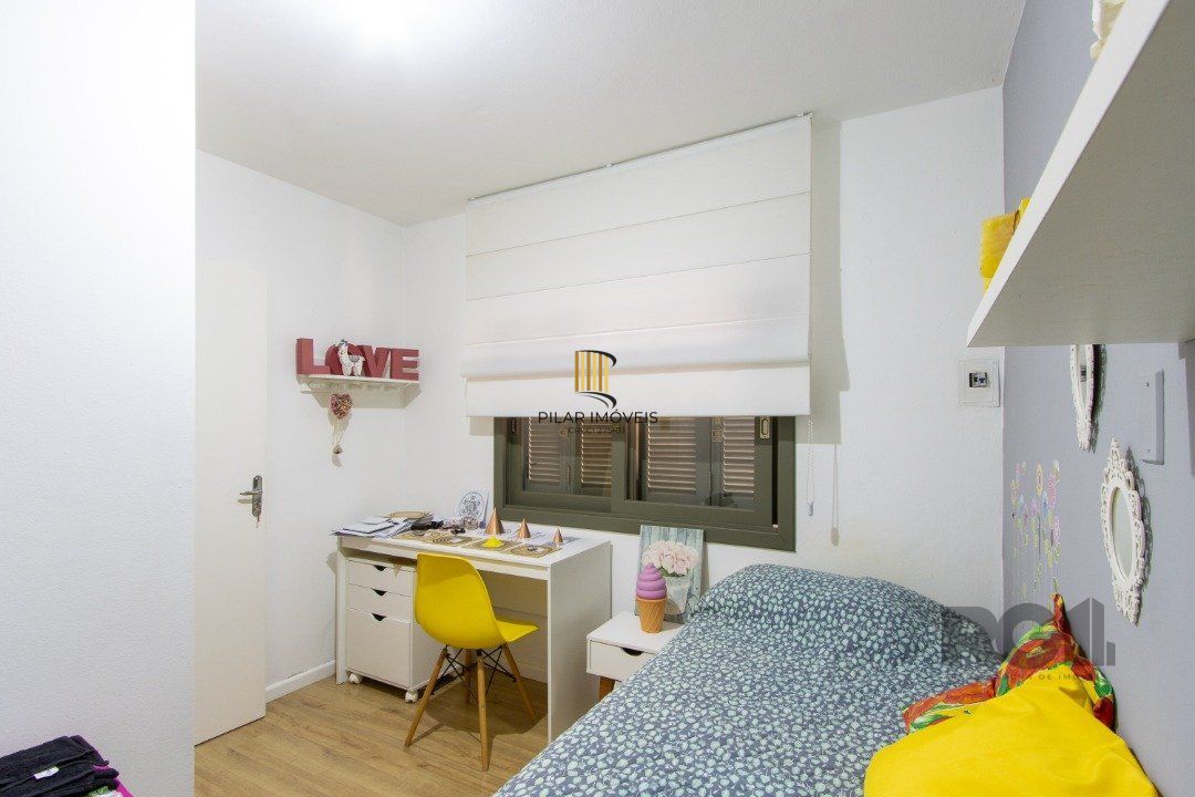 Casa térrea, 3 quartos, edícula, com 2 suites, pátio - Bairro Guarujá