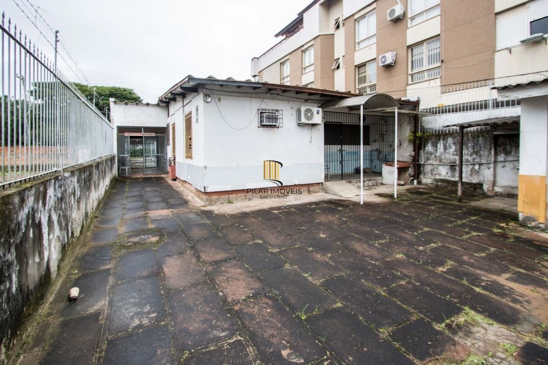Casa para Venda - 200m², 3 dormitórios, 8 vagas - Cristal