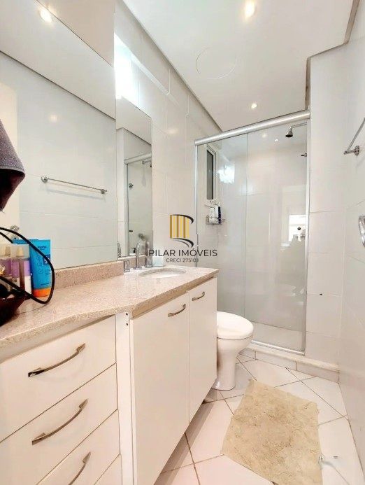 Apartamento de 3 dormitórios, 1 suíte e 1 vaga de garagem.