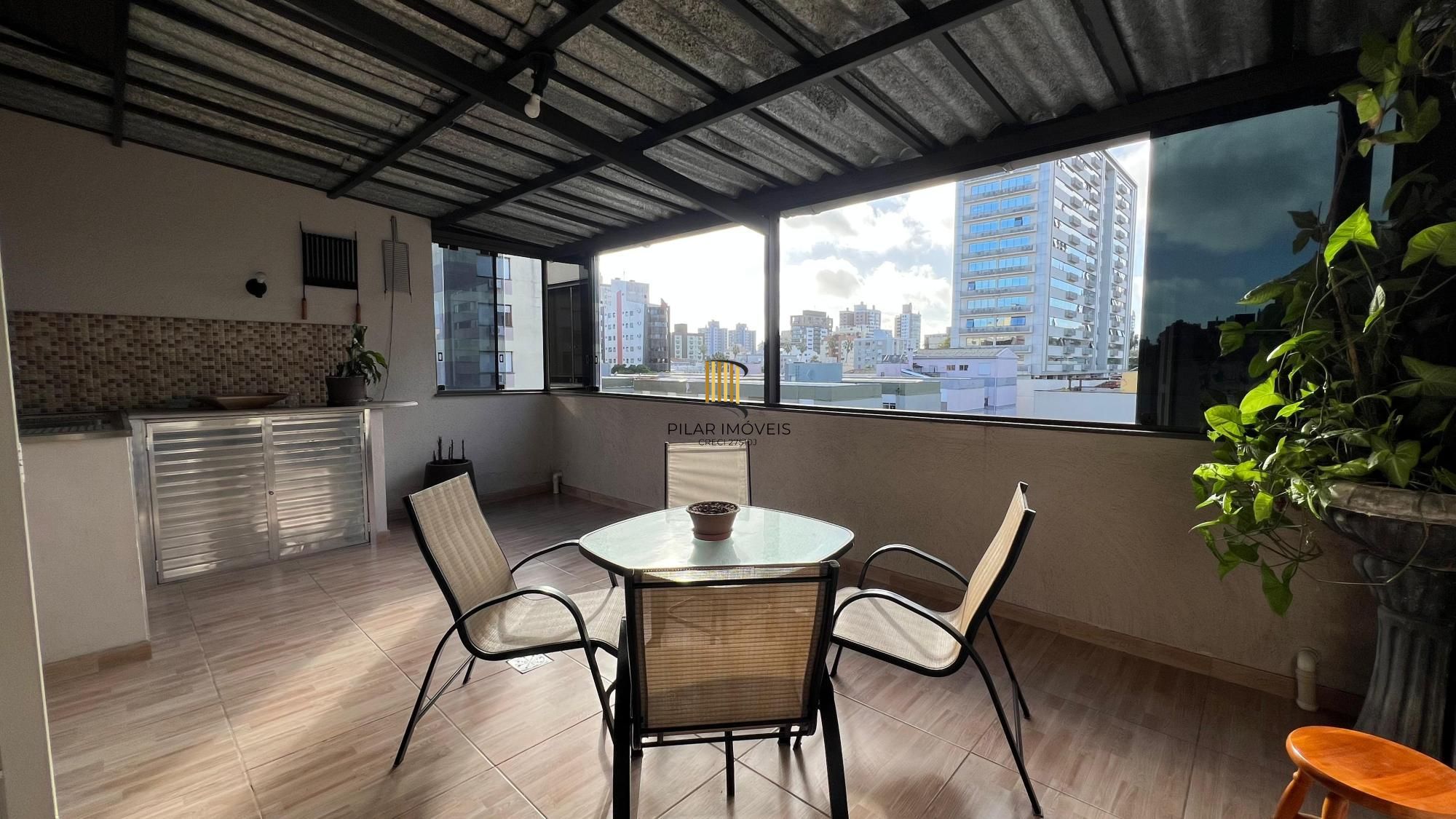 Cobertura no bairro Menino Deus com 01 dormitório sendo suíte