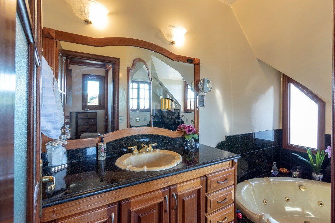 Casa Condominio para Venda - 559m², 4 dormitórios, sendo 3 suites, 3 vagas - Cavalhada