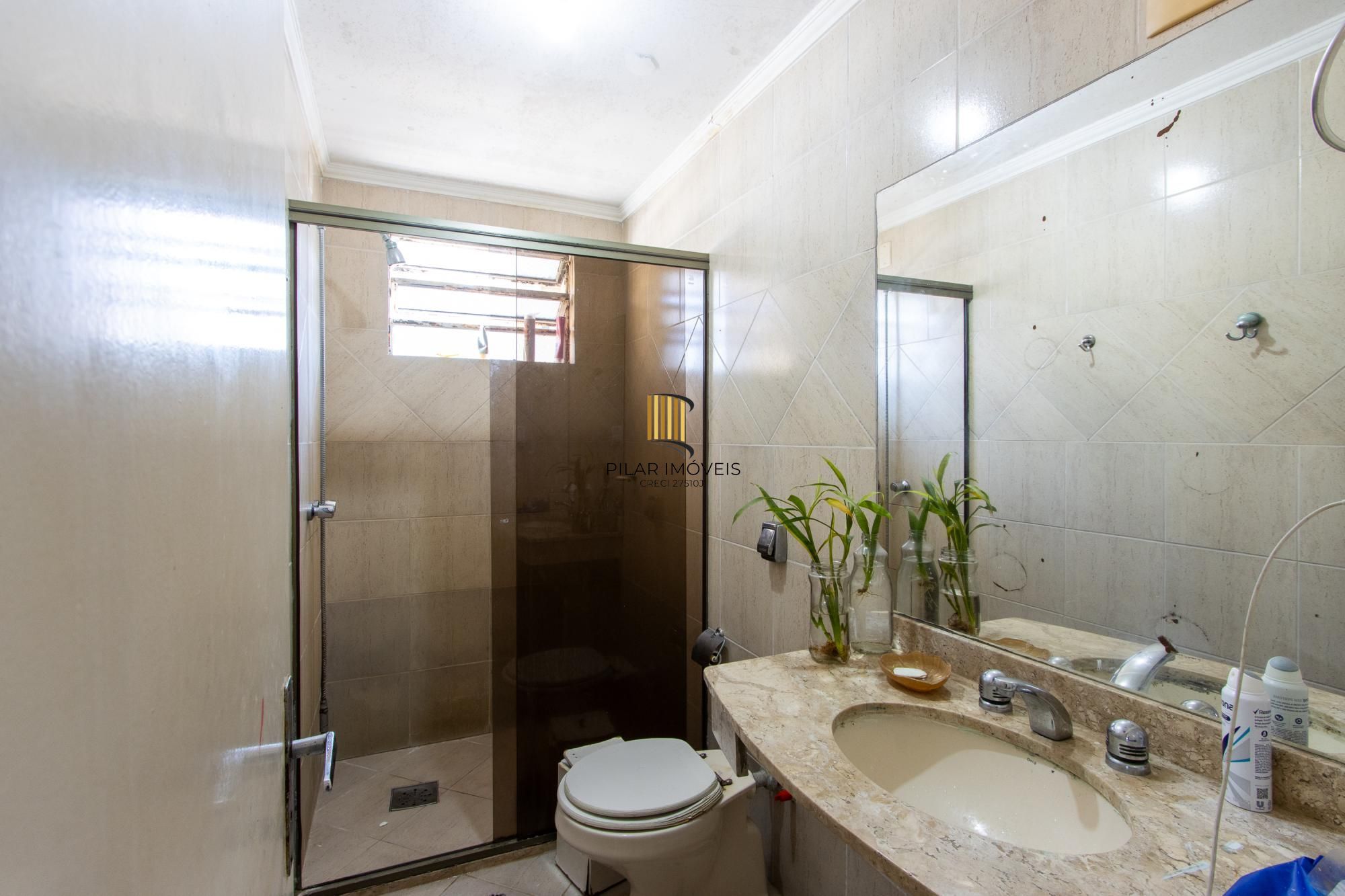Apartamento com 88m², 2 dormitórios, 1 suíte, vaga coberta, no bairro Tristeza.