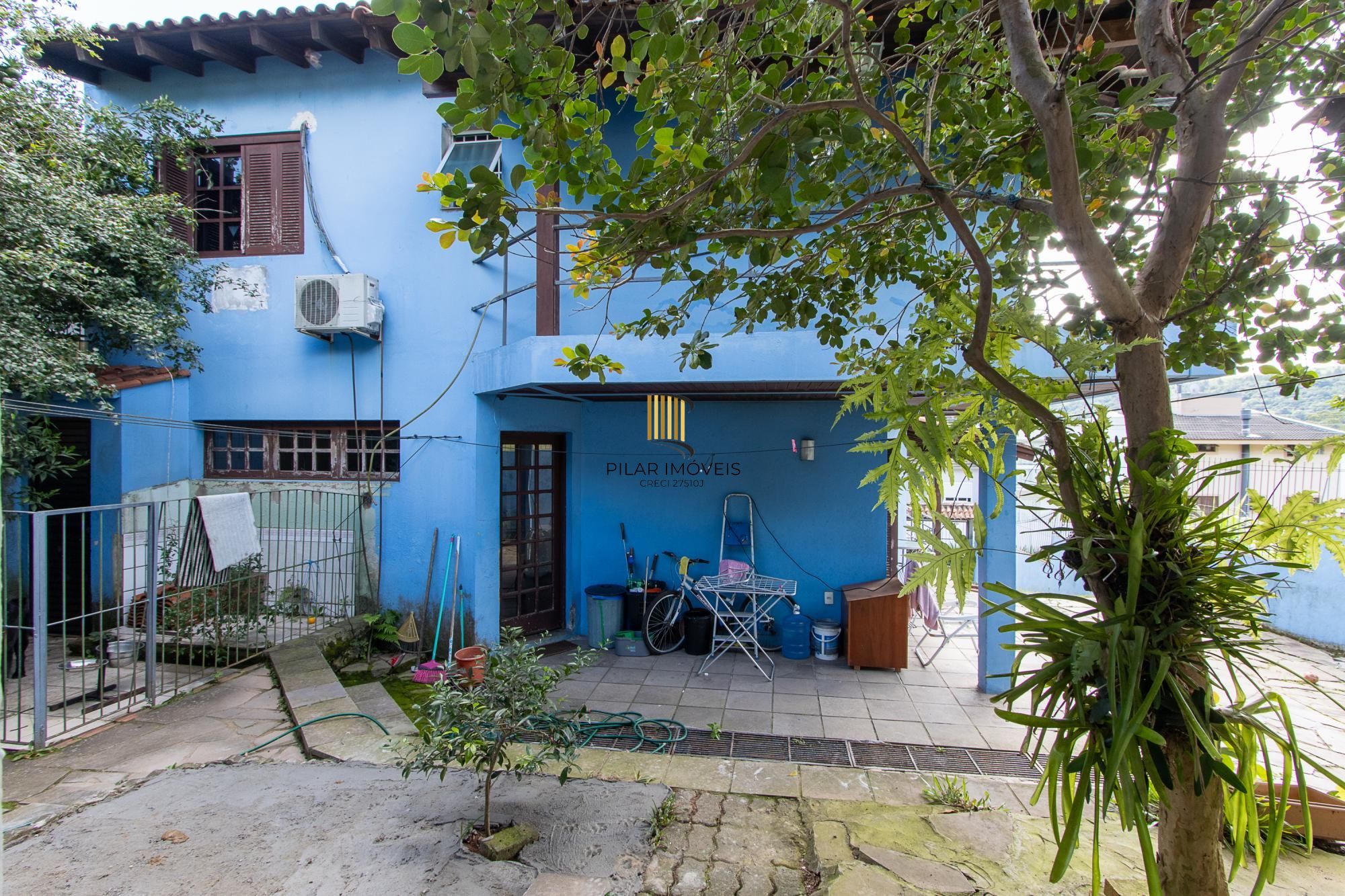 Casa 4 dormitórios no bairro Vila Nova