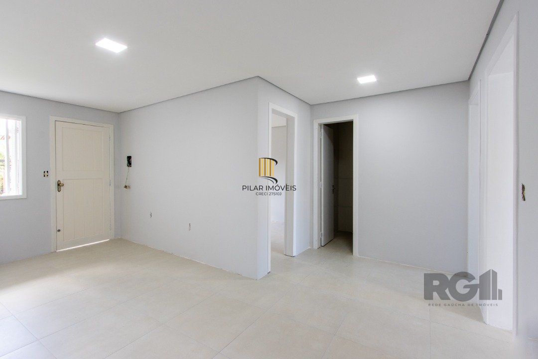 Casa  no Bairro Hípica, 100% reformada, 2 dormitórios, 1 vaga de garagem.