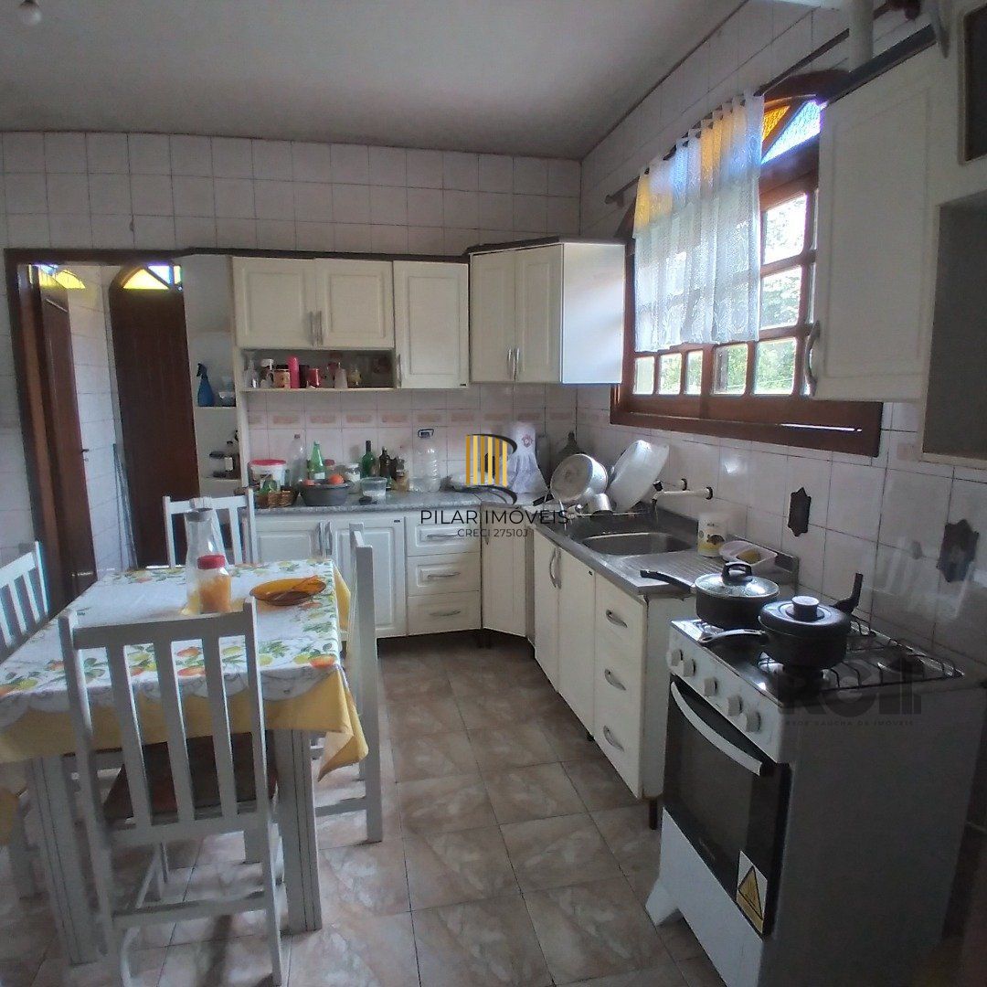 Casa 4 dormitórios no bairro Restinga