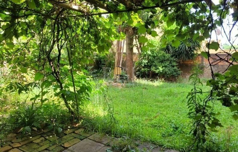 Casa Residencial ou comercial. Com 205 m²  de área útil, 3 dormitórios