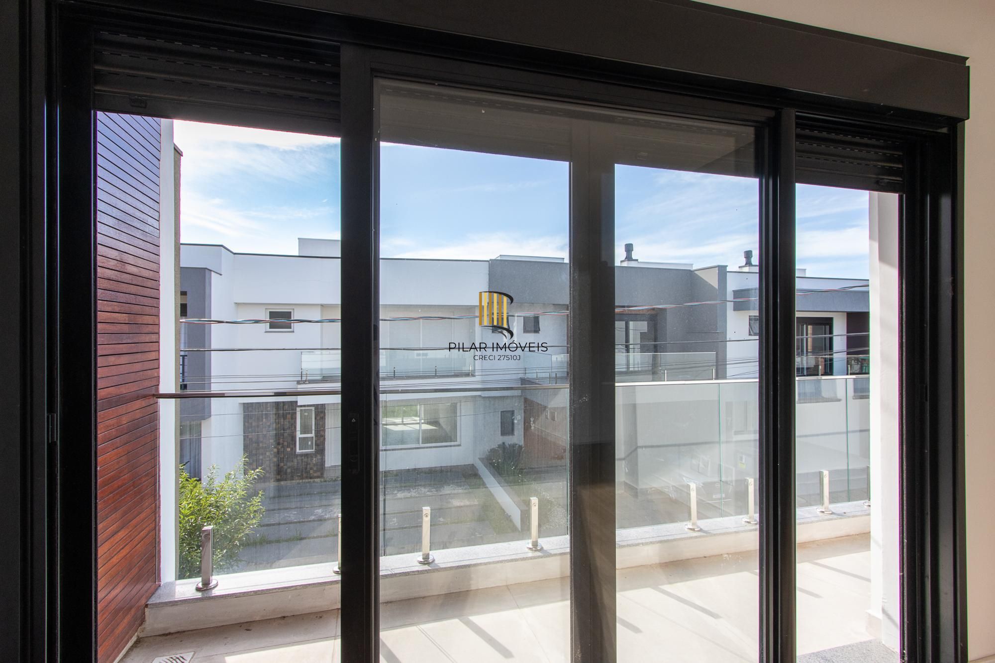 Casa de condomínio, 3 dormitórios, 3 suítes.