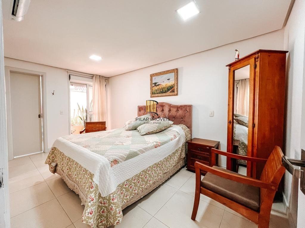 Casa de Condomínio 3 dormitórios no bairro Pedra Redonda