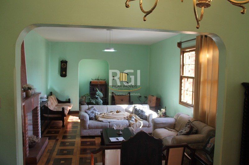 Casa para Venda - 220m², 4 dormitórios, 9 vagas - Cristal