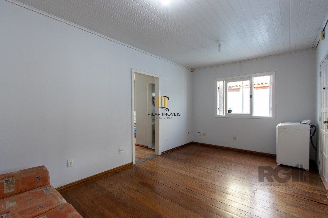 Casa 2 Dormitório(s) Bairro Cavalhada