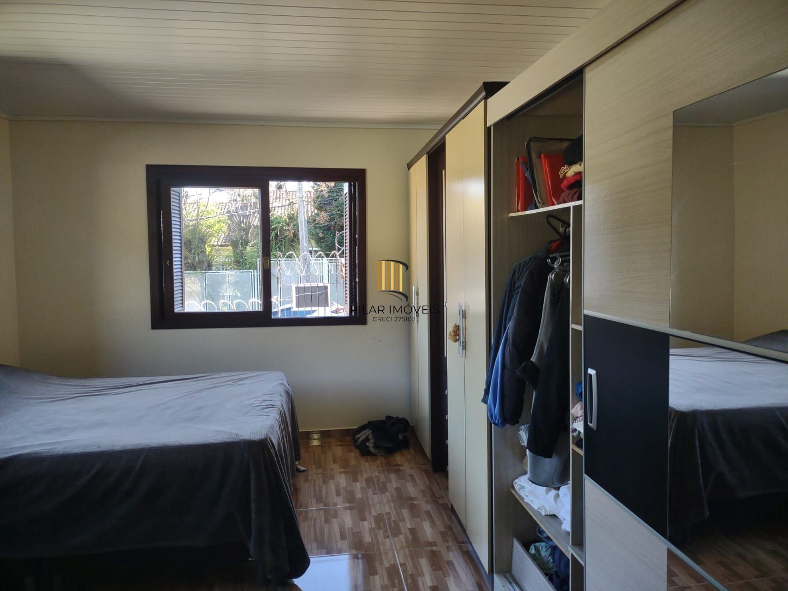 Casa com 4 quartos, suíte, piscina, lareira, churrasqueira em um terreno de 616m².