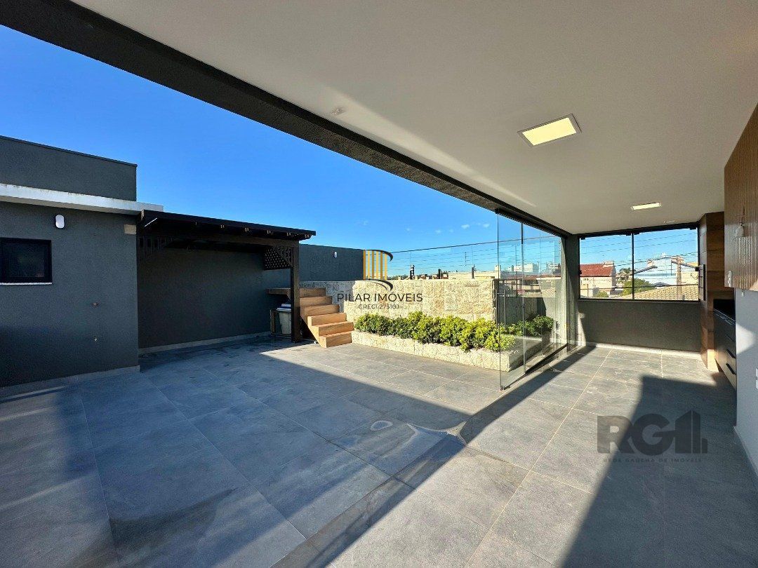 Casa 3 dormitórios no bairro Zona Nova